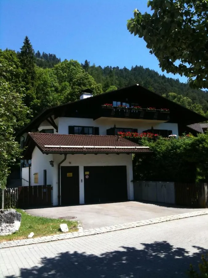 Appartement Partenkirchen - 3-Zimmer mit Panorama-Balkon - Bestlage am Fuß des Berges Garmisch-Partenkirchen Apartment